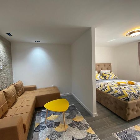 Vucinic Studio Apartment เซทินเจ ภายนอก รูปภาพ