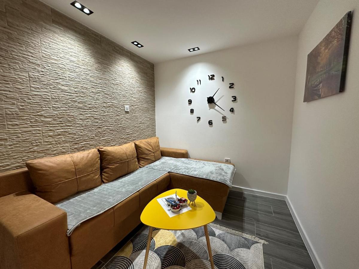 Vucinic Studio Apartment เซทินเจ ภายนอก รูปภาพ